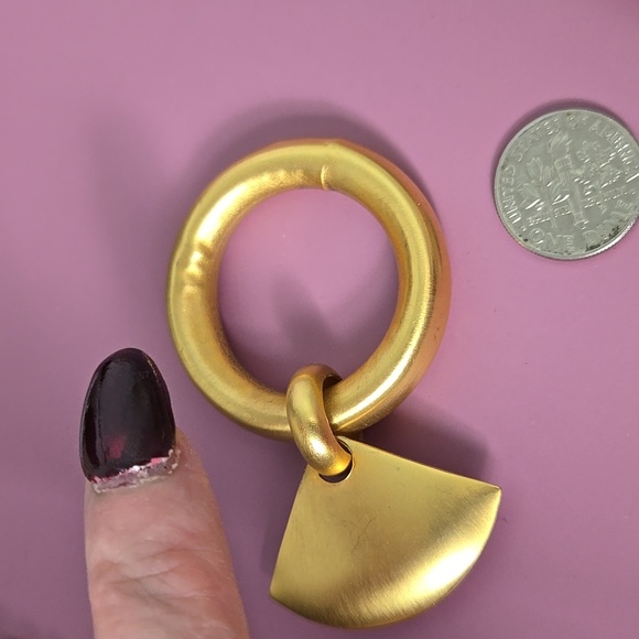 Elegant Gold Tone Statement Earrings Clip On Earrings - Picture 12 of 15